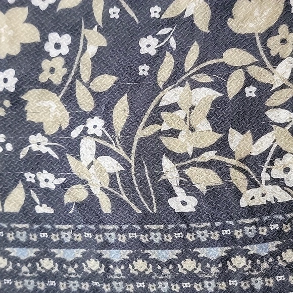 Lovestitch | Gray Floral V-neck 3/4 Sleeve Relaxed Tie Front Tunic Size Small - Picture 8 of 8